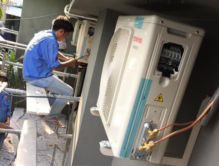 Dịch vụ tháo lắp máy lạnh công ty BÁCH KHOA